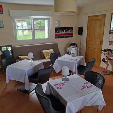 Douce France 82 Bed and breakfast