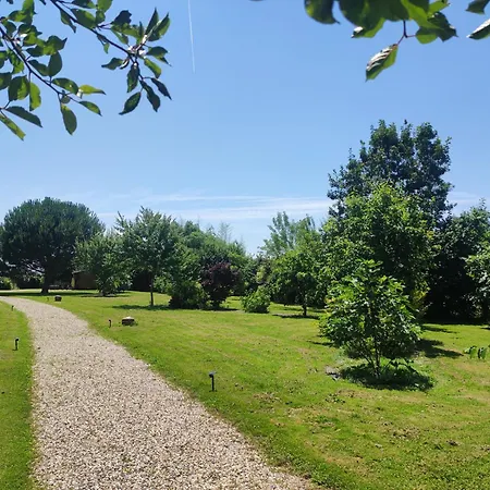 Douce France 82 Bed and breakfast