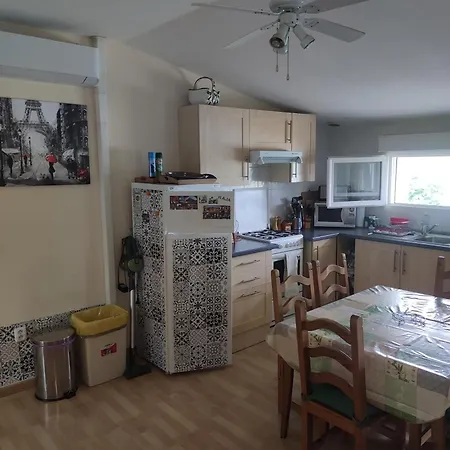 Douce France 82 Bed and Breakfast 3*