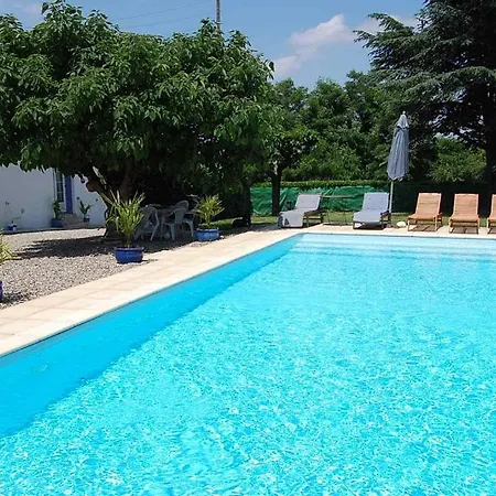 Douce France 82 Bed and Breakfast